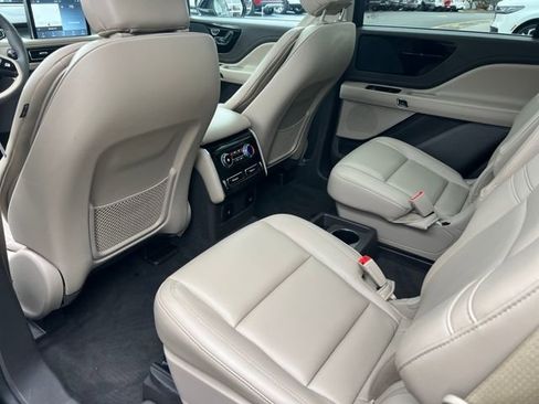 Used 2023 Lincoln Aviator AWD w/ Premium Package image 11