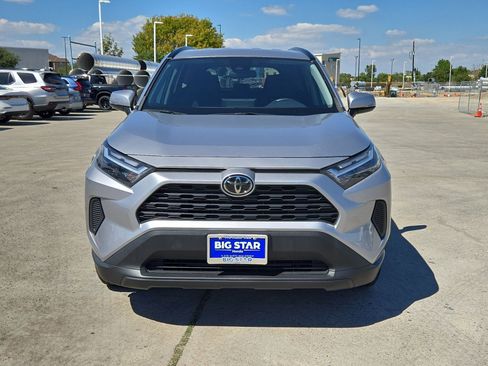 Used 2022 Toyota RAV4 XLE image 9