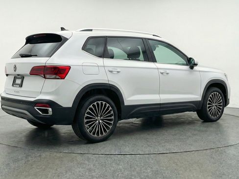 Used 2025 Volkswagen Taos SE FWD image 9