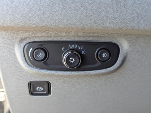 Used 2024 GMC Terrain SLT FWD image 17