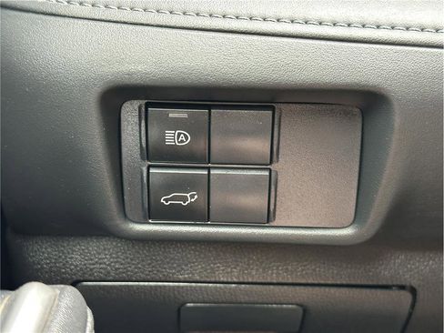 Used 2020 Toyota Highlander LE image 29