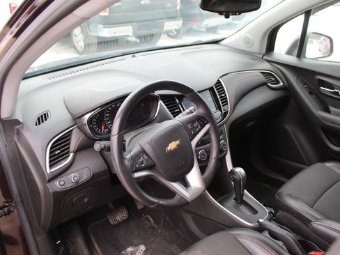 Used 2021 Chevrolet Trax LT w/ Driver Confidence Package image 10
