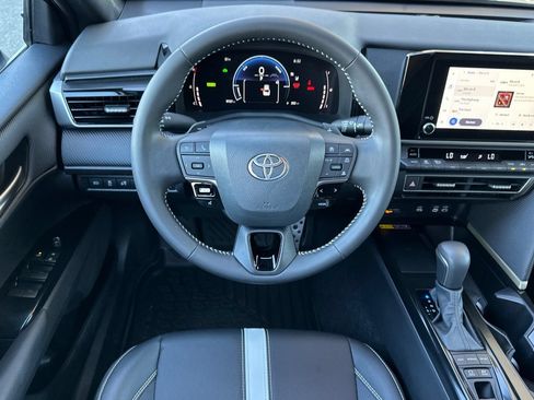 Used 2026 Toyota Camry Hybrid FWD image 15