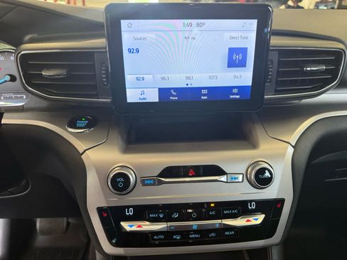 Used 2021 Ford Explorer XLT w/ Equipment Group 202A AWD/4WD image 17