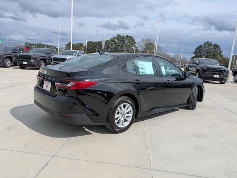 New 2026 Toyota Camry LE image 7
