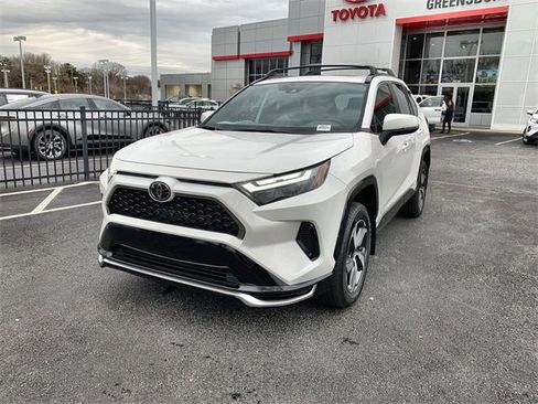 New 2025 Toyota RAV4 SE image 4