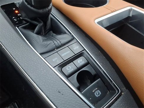 Used 2020 Toyota Avalon Limited image 23