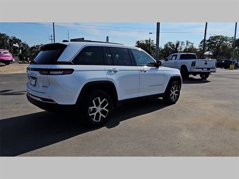 Used 2024 Jeep Grand Cherokee Limited w/ Luxury Tech Group II image 35