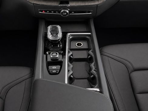 Certified 2026 Volvo XC60 B5 Plus w/ Protection Package Premier AWD/4WD image 19