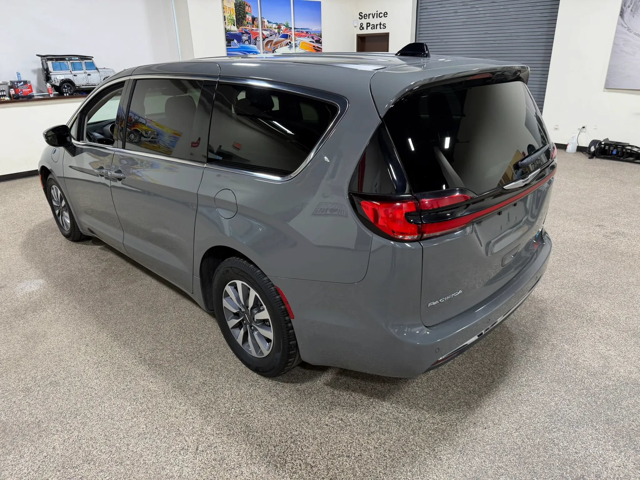Used 2023 Chrysler Pacifica Touring-L FWD image 19