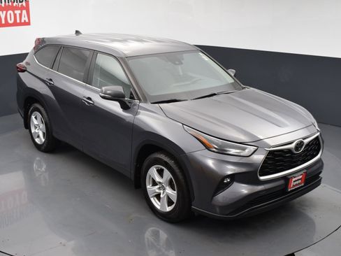 Used 2024 Toyota Highlander LE AWD/4WD image 24
