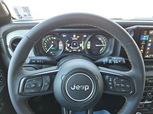 Used 2024 Jeep Wrangler Willys image 22