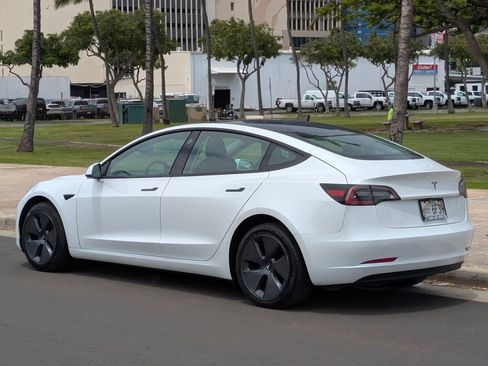 Used 2023 Tesla Model 3 Standard Range image 3