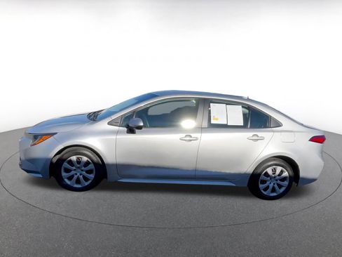 Used 2025 Toyota Corolla LE image 8