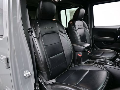 Used 2023 Jeep Wrangler Unlimited Sahara w/ Cold Weather Group AWD/4WD image 15