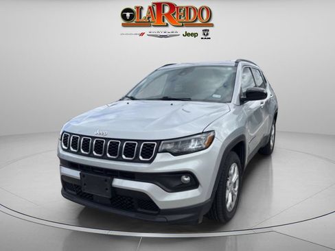Certified 2024 Jeep Compass Latitude AWD/4WD image 3