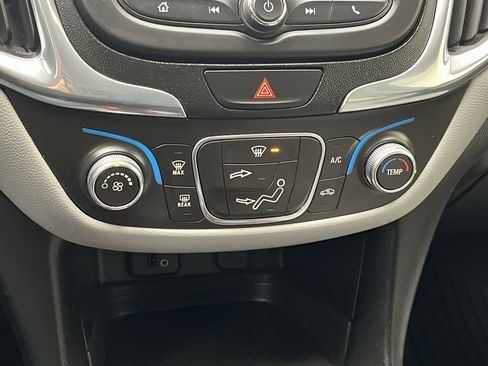 Used 2018 Chevrolet Equinox LS image 18