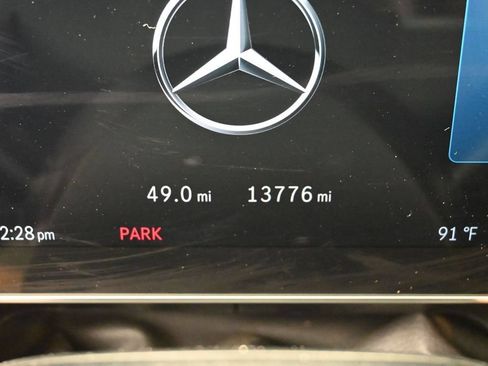 Used 2025 Mercedes-Benz GLC 300 4MATIC image 10
