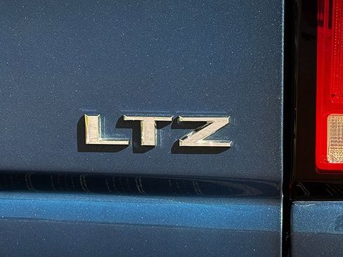 Used 2025 Chevrolet Silverado 2500 LTZ w/ LTZ Convenience Package image 31