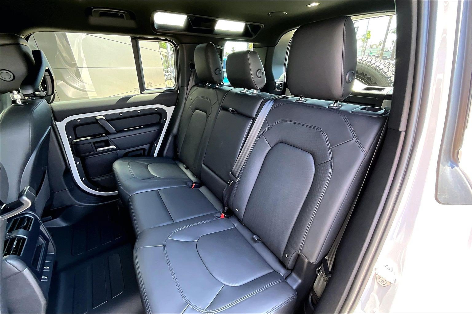 New 2026 Land Rover Defender 110 X-Dynamic SE AWD/4WD image 10