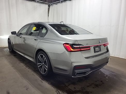 Used 2020 BMW 750i xDrive w/ Executive Package AWD/4WD image 4