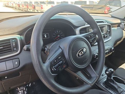 Used 2016 Kia Sorento L FWD image 11