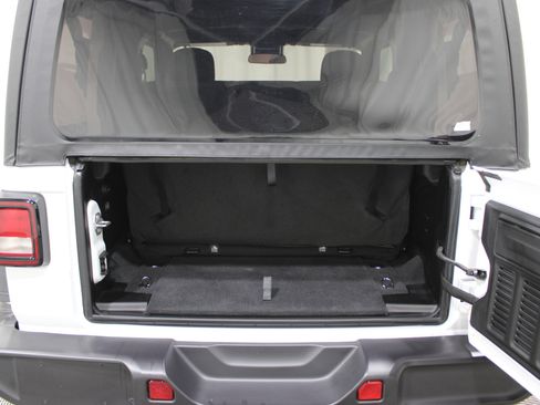 Used 2025 Jeep Wrangler Sport image 25