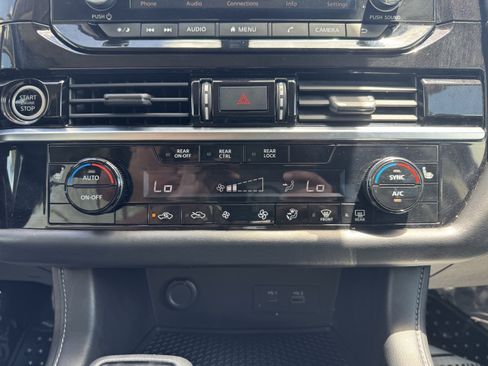 Used 2022 Nissan Pathfinder SV FWD image 14