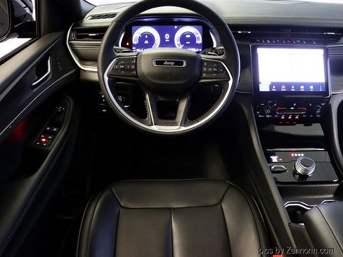 Used 2024 Jeep Grand Cherokee Limited image 14