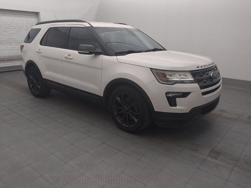 Used 2018 Ford Explorer XLT w/ Equipment Group 202A FWD image 11