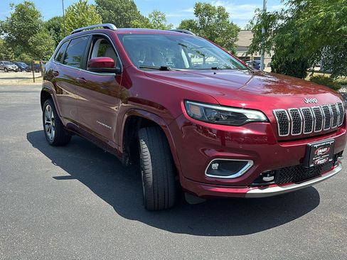 Used 2019 Jeep Cherokee Overland w/ Technology Group AWD/4WD image 8