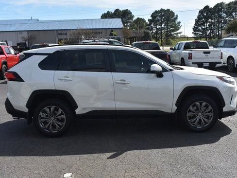 Used 2022 Toyota RAV4 XLE Premium image 3