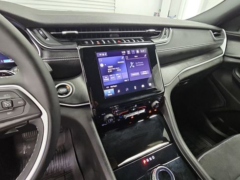 Used 2024 Jeep Grand Cherokee L Laredo RWD image 13