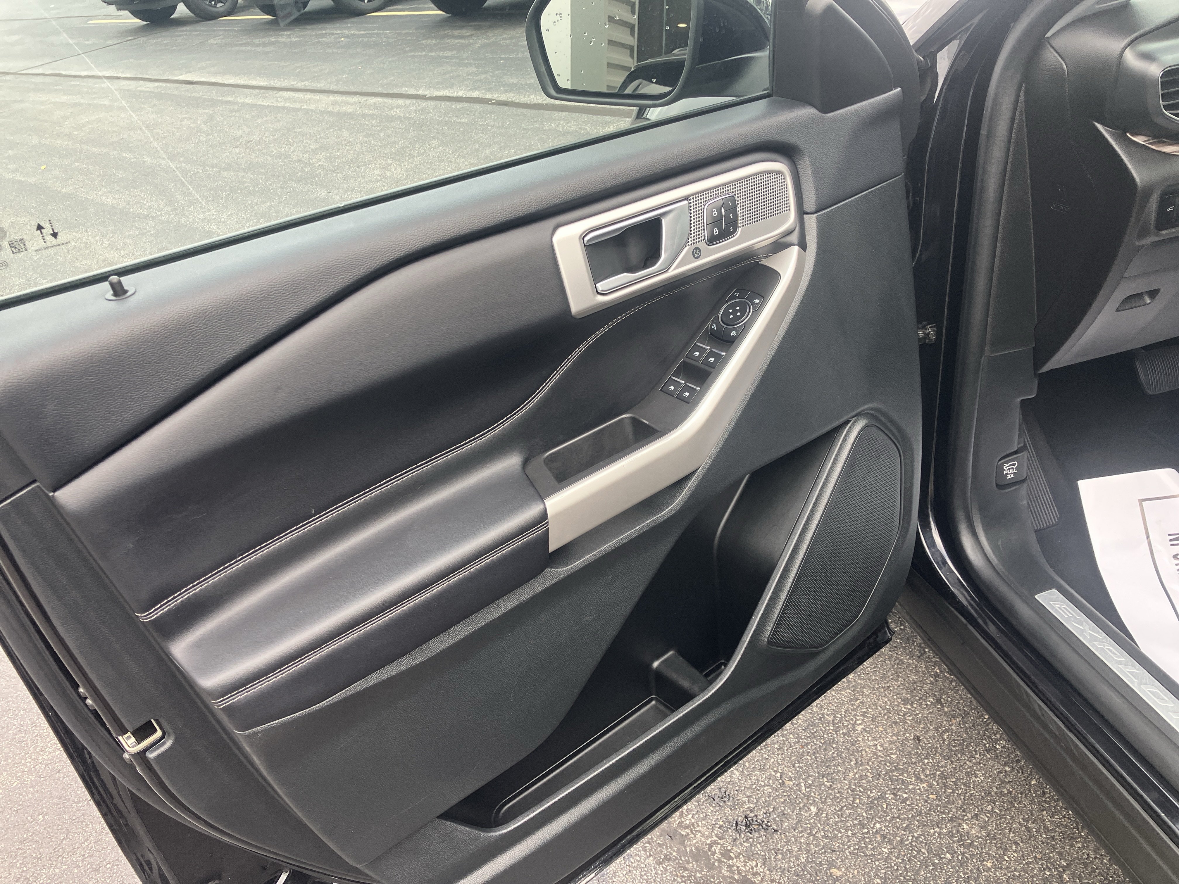 Certified 2023 Ford Explorer Limited AWD/4WD image 18