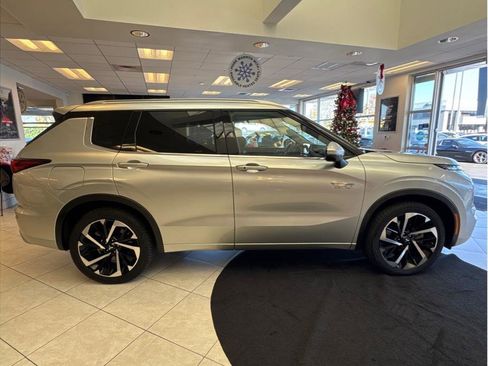 Used 2023 Mitsubishi Outlander SEL image 7