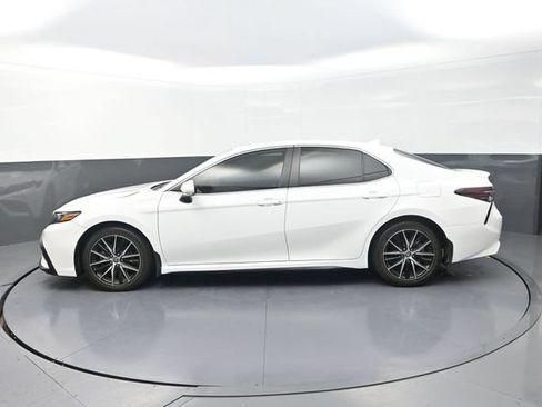Used 2024 Toyota Camry SE FWD image 4