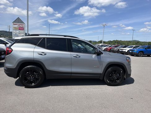 Used 2023 GMC Terrain AT4 AWD/4WD image 5