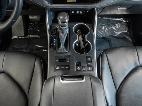 Used 2025 Toyota Highlander XLE AWD/4WD image 26