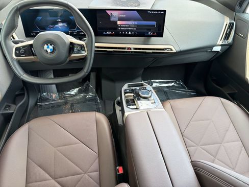 Used 2026 BMW iX xDrive60 w/ Premium Package AWD/4WD image 16