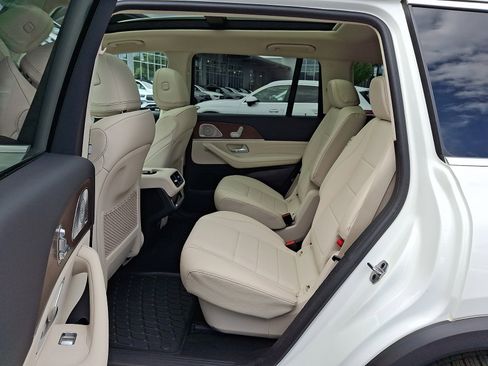 Certified 2024 Mercedes-Benz GLS 450 4MATIC image 11