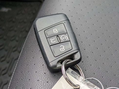 Used 2020 Volkswagen Jetta SE w/ SE Cold Weather Package FWD image 42