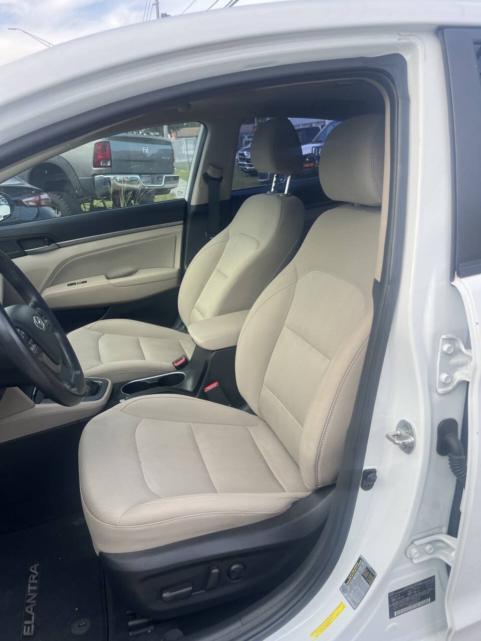 Used 2017 Hyundai Elantra Value Edition w/ Cargo Package FWD image 9