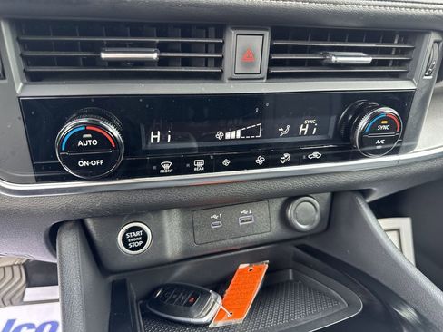 Used 2023 Nissan Rogue SV image 18