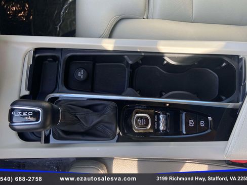 Used 2019 Volvo XC60 T5 Momentum w/ Multimedia Package AWD/4WD image 19