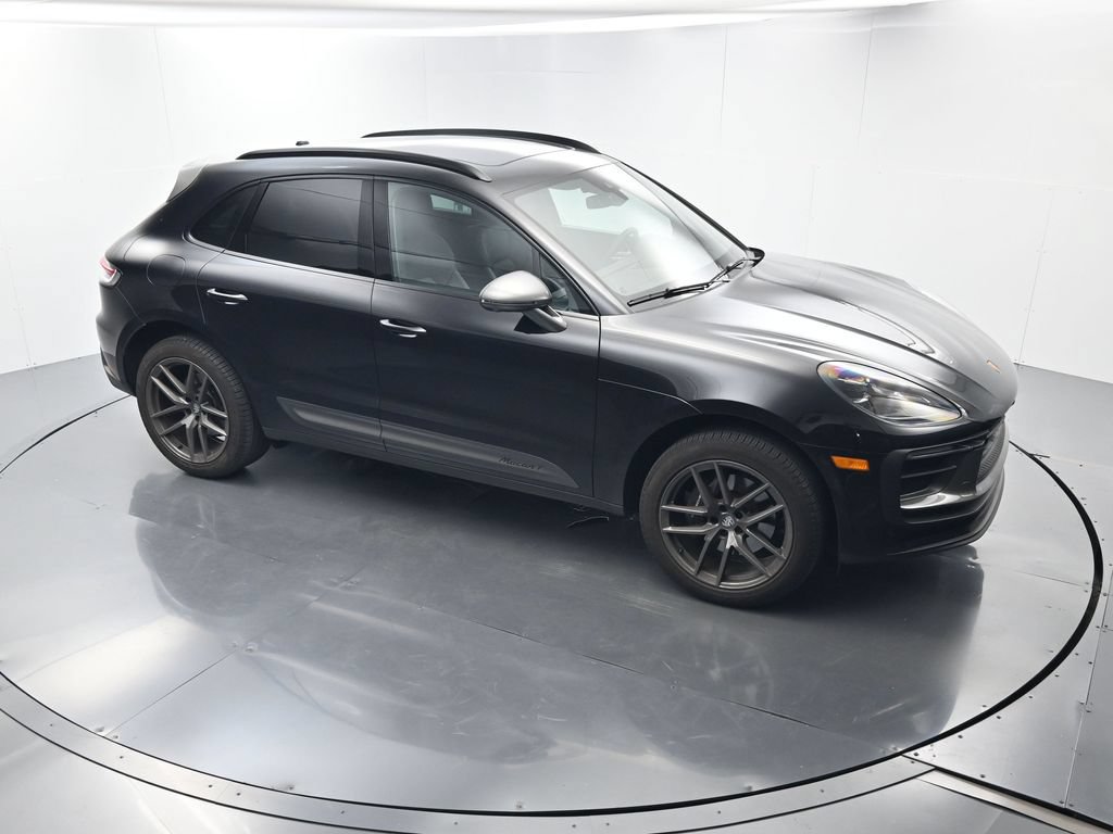 Used 2025 Porsche Macan AWD/4WD image 41