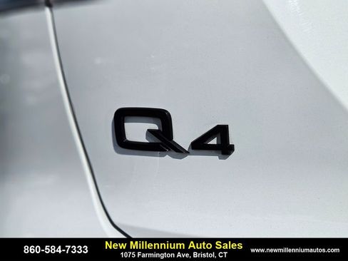 Used 2025 Audi Q4 e-tron Premium w/ Convenience Package image 10