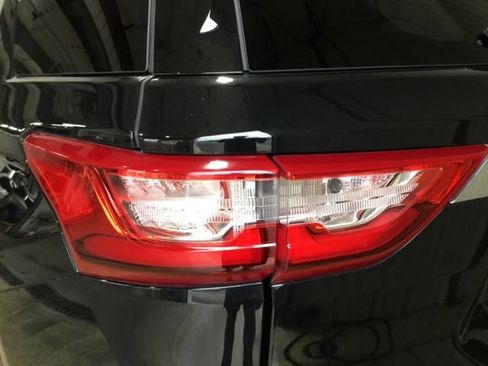 Used 2019 Chevrolet Traverse LT w/ LPO, Floor Liner Package AWD/4WD image 16