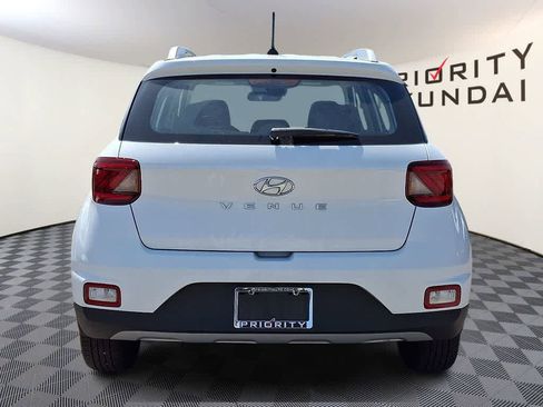Used 2025 Hyundai Venue SEL image 5