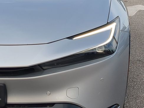 Used 2023 Toyota Prius XLE image 9