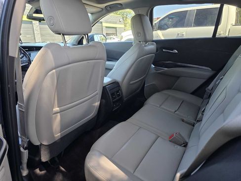 Used 2020 Cadillac XT4 Luxury w/ Cold Weather Package AWD/4WD image 4